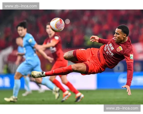 从帽子戏法看足球比赛中前锋爆发力与团队战术配合全解析深度解读 从帽子戏法看足球比赛中前锋爆发力与团队战术配合全解析深度解读