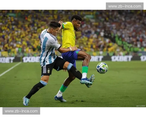 足球赛场激情四射开球瞬间精彩纷呈引领全场气氛高潮 足球赛场激情四射开球瞬间精彩纷呈引领全场气氛高潮